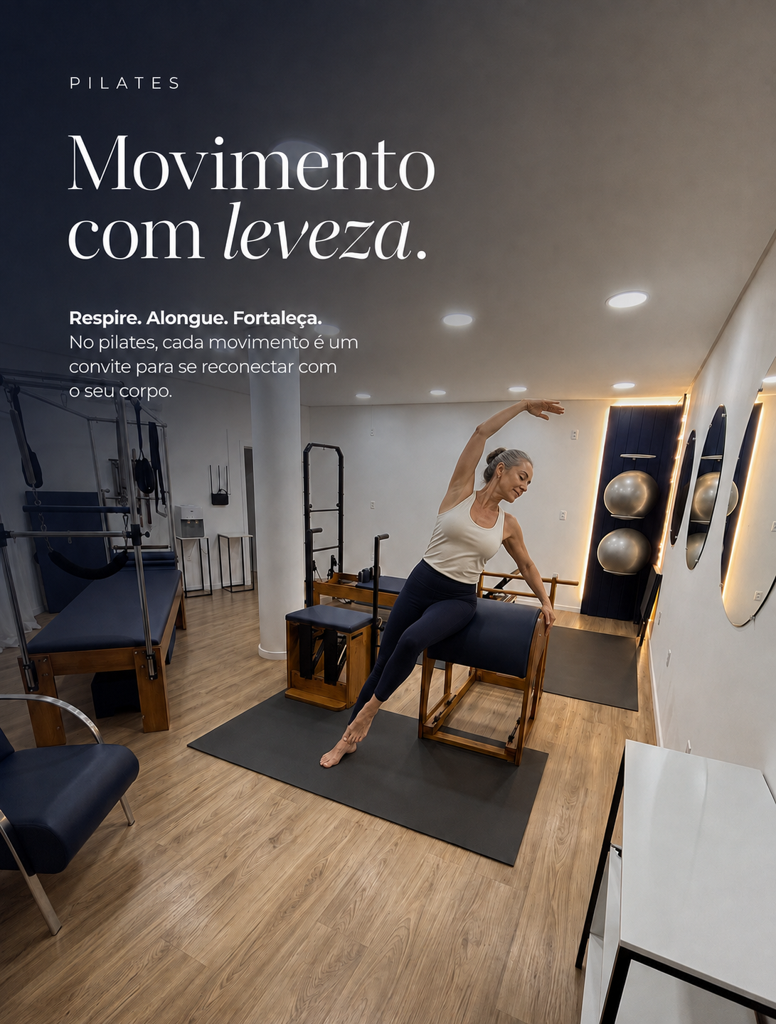 Mulher madura praticando Pilates em equipamento no estúdio Ana Dias